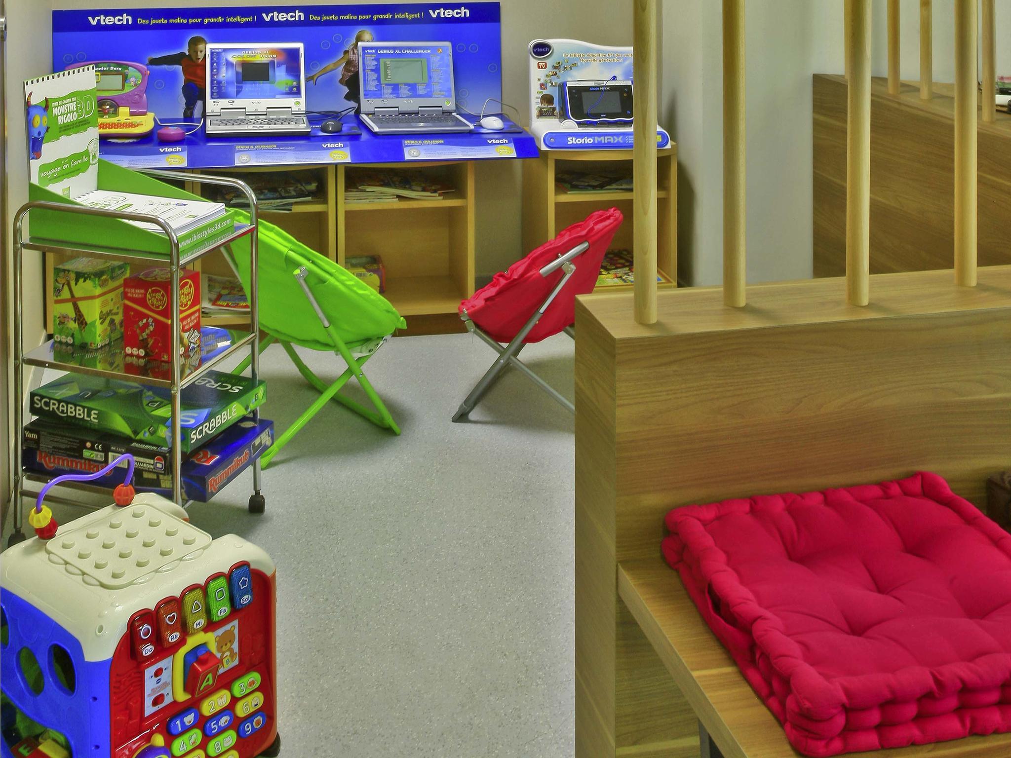 Ibis Styles Castres Hotel Castres  Buitenkant foto