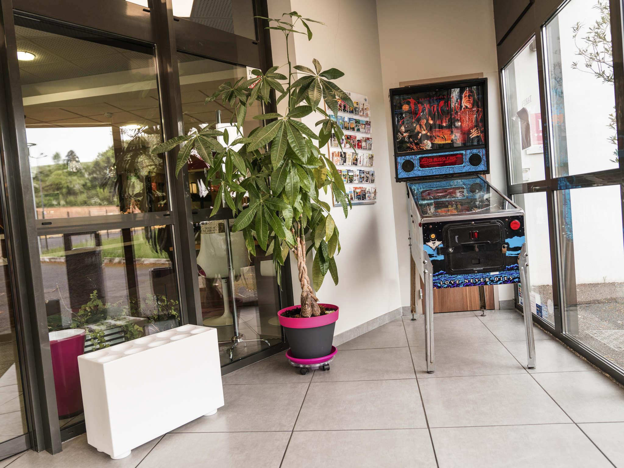 Ibis Styles Castres Hotel Castres  Buitenkant foto