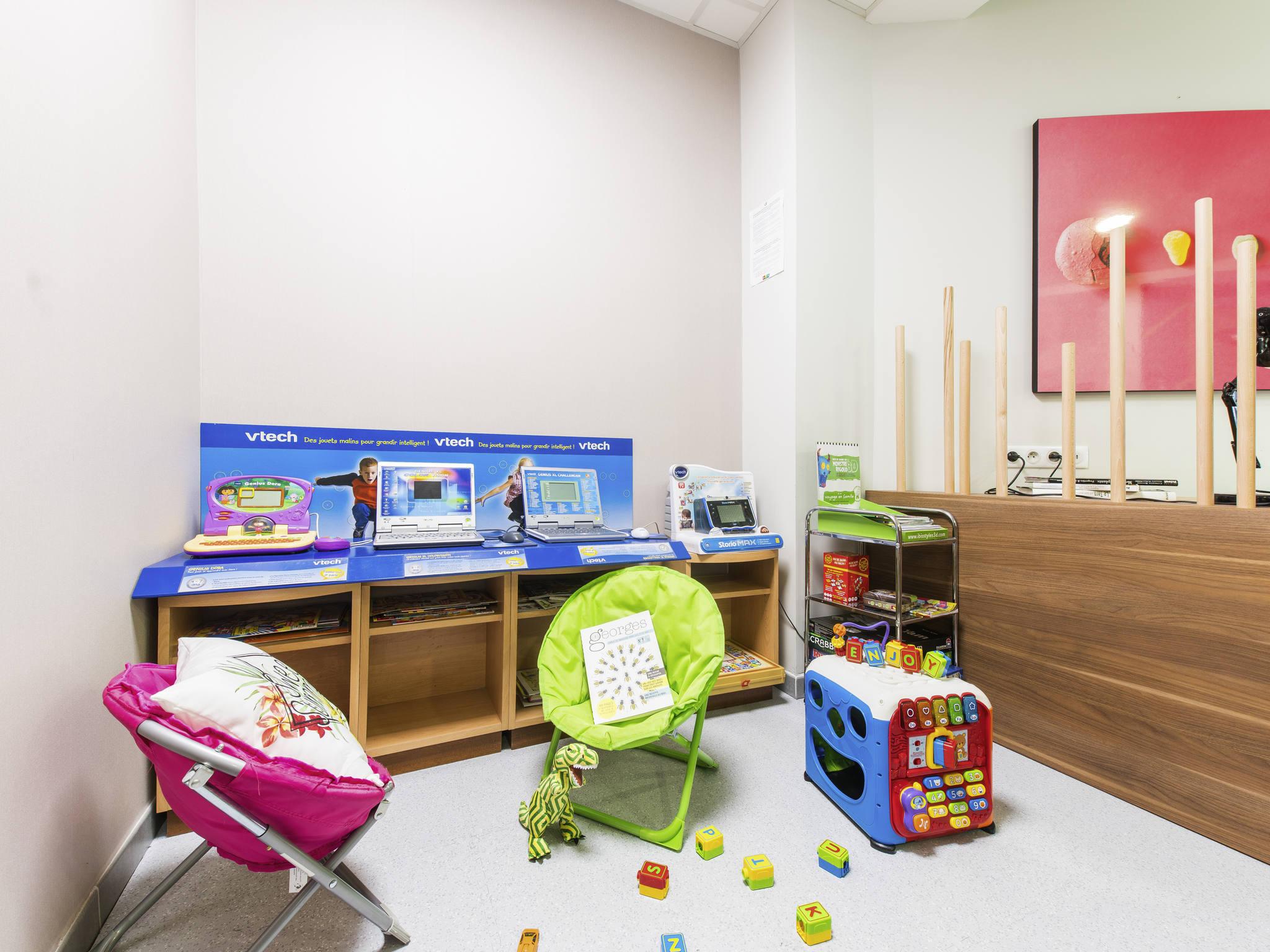 Ibis Styles Castres Hotel Castres  Buitenkant foto